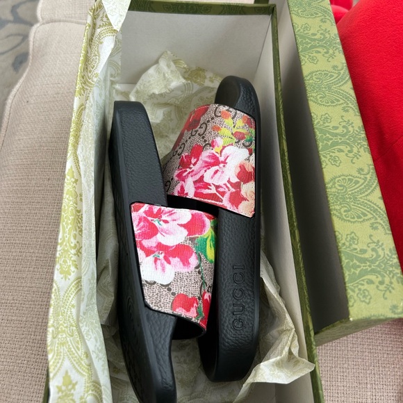 New never worn GG BLOOMS SUPREME FLORAL SLIDE SANDAL size 7.5 - Picture 6 of 6